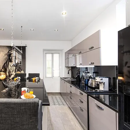 L'eclat, Mediterraneen - Hypercentre, Rue Pietonne מנטון