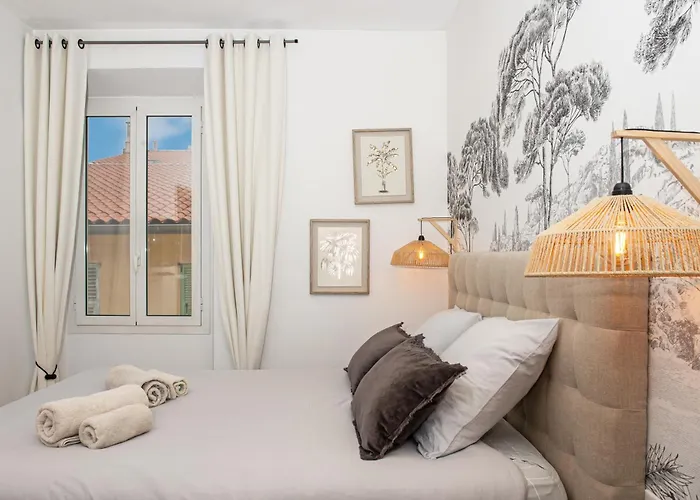 L'eclat, Mediterraneen - Hypercentre, Rue Pietonne * مينتون